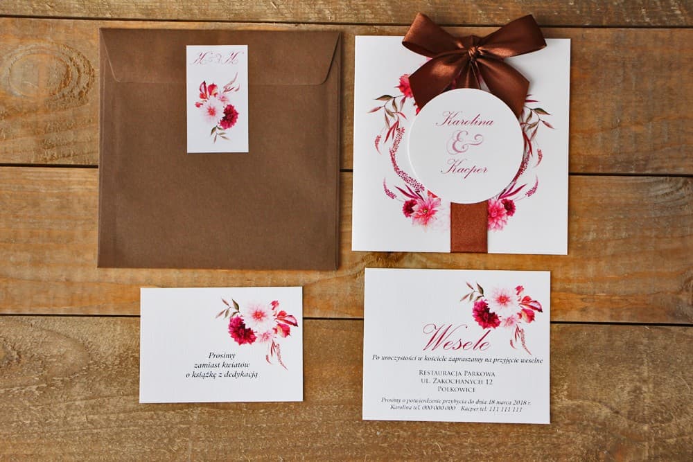 Zaproszenia ślubne z tasiemką na papierze lnianym w jesienne dalie bordo – Akwarele nr 2 - 3