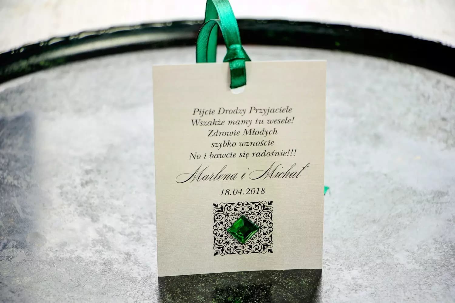 Srebrne zawieszki na wódkę glamour z cyrkonią | Eleganckie etykiety na alkohol weselny | Brenet nr 3