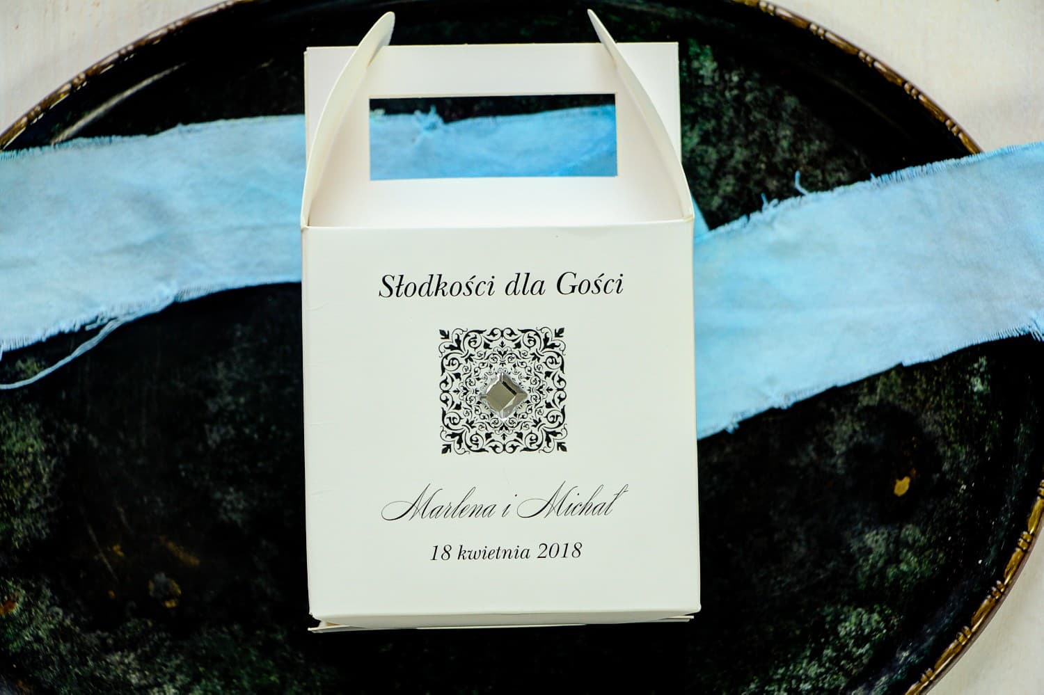 Eleganckie pudełko na ciasto z rączką i ornamentem | Pudełka na ciasto weselne | Brenet nr 1