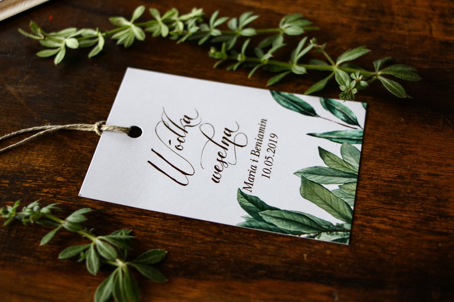 Personalizowane Zawieszki na Wódkę Weselną, Alkohol | Motyw Gałązek Oliwki, Styl Greenery | Indygo nr 2