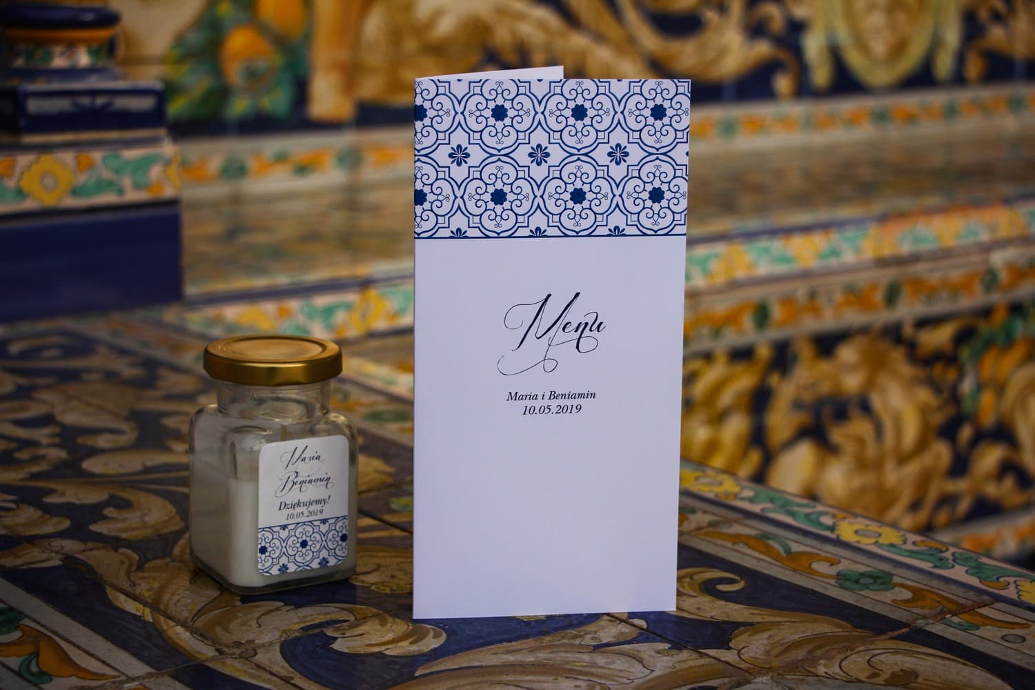 Menu Weselne Składane z Niebieskim Hiszpańskim Motywem | Eleganckie Menu na Stół Weselny | Indygo Nr 1