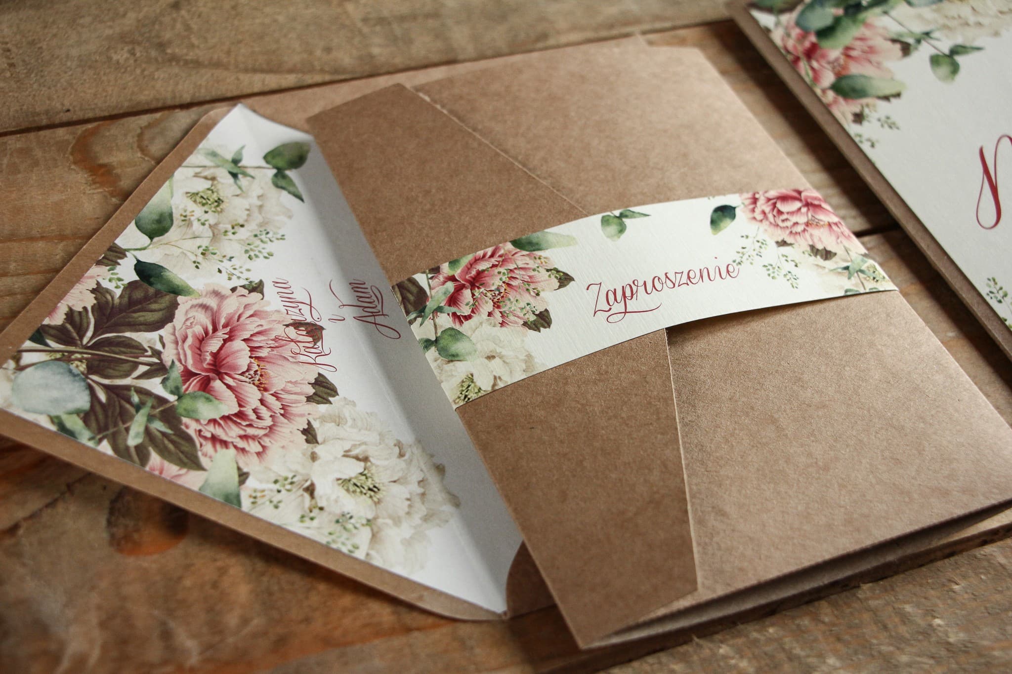 Zaproszenia Ślubne Kraft nr 2 – Różowe Piwonie i Kieszonka