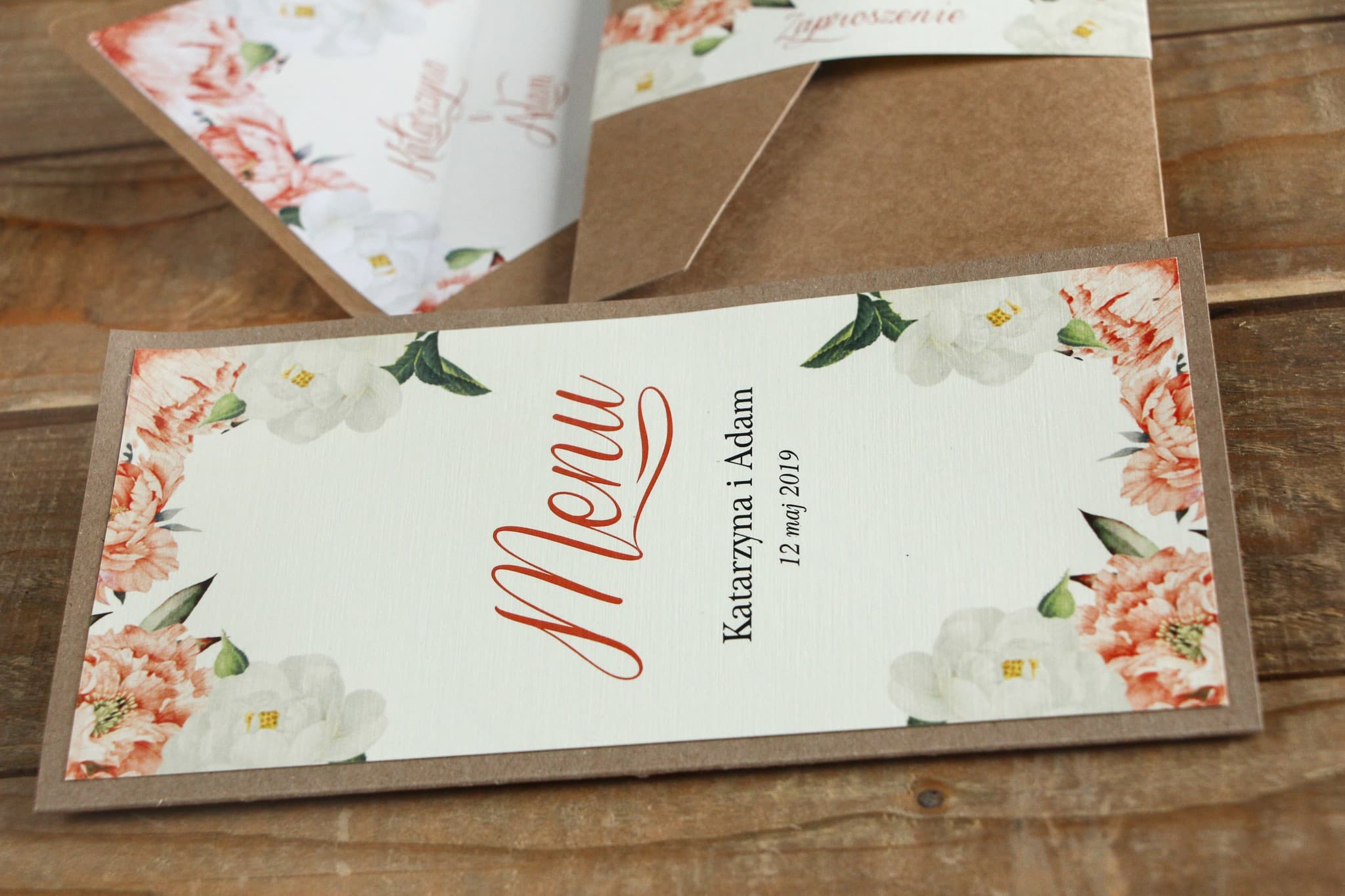 Ekologiczne Menu Weselne z Kwiatami Piwonii | Rustykalna Karta Menu na Stół Kraft | Kraft Nr 1