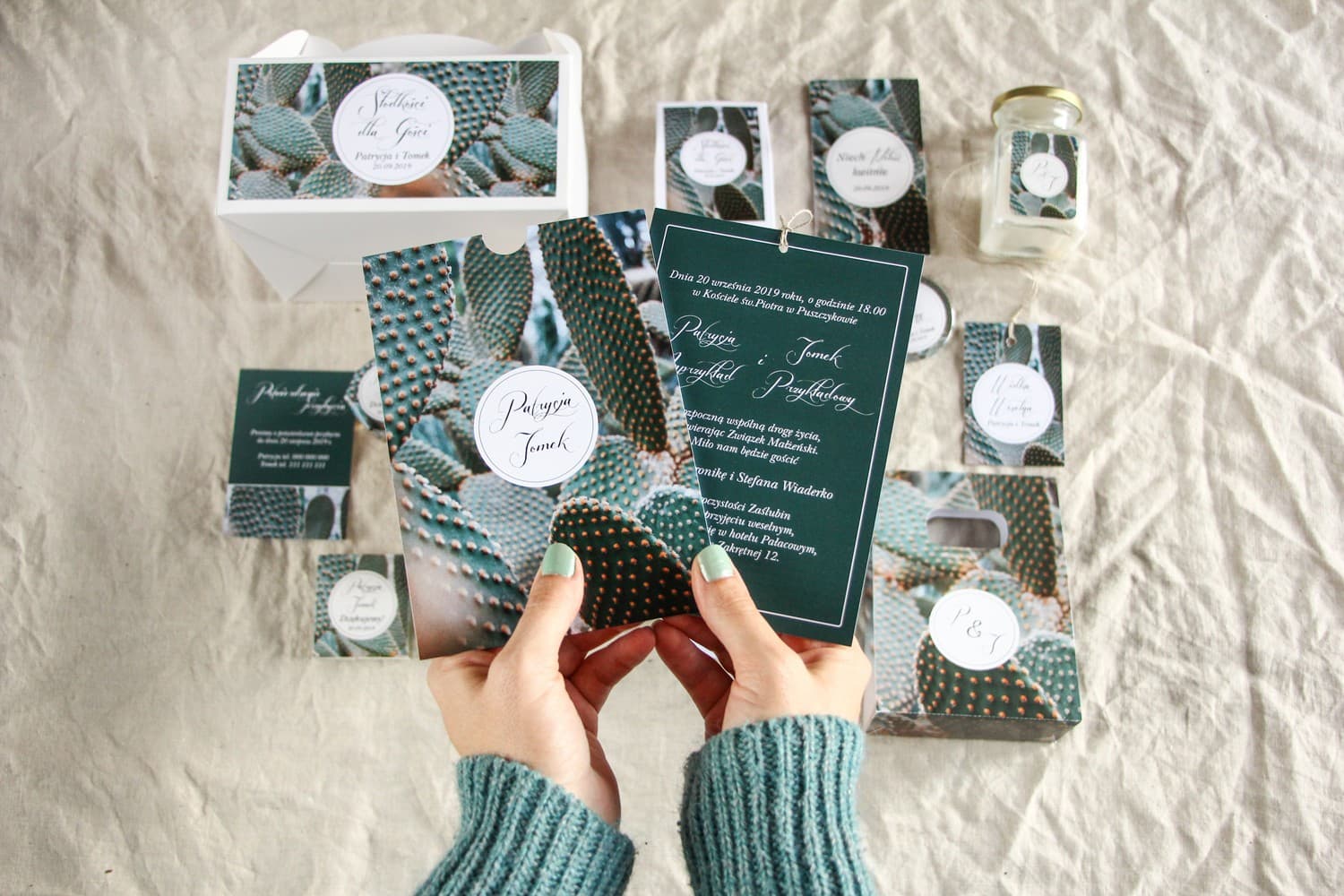 Zaproszenia ślubne w etui z zielonym kaktusem w stylu boho – Botanik nr 4