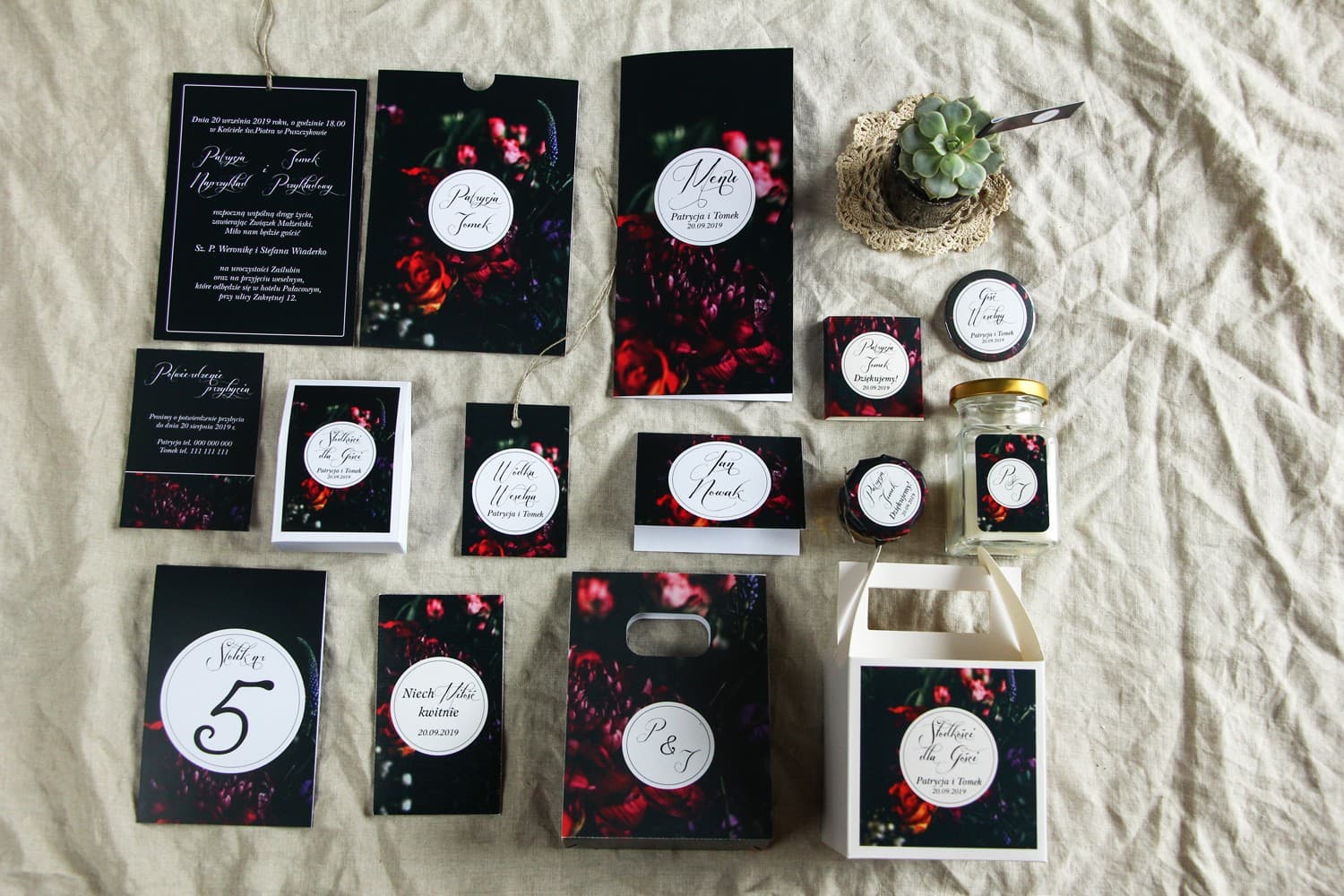 Zaproszenia ślubne w czarnym etui z bordowymi kwiatami – Botanik nr 5 - 3