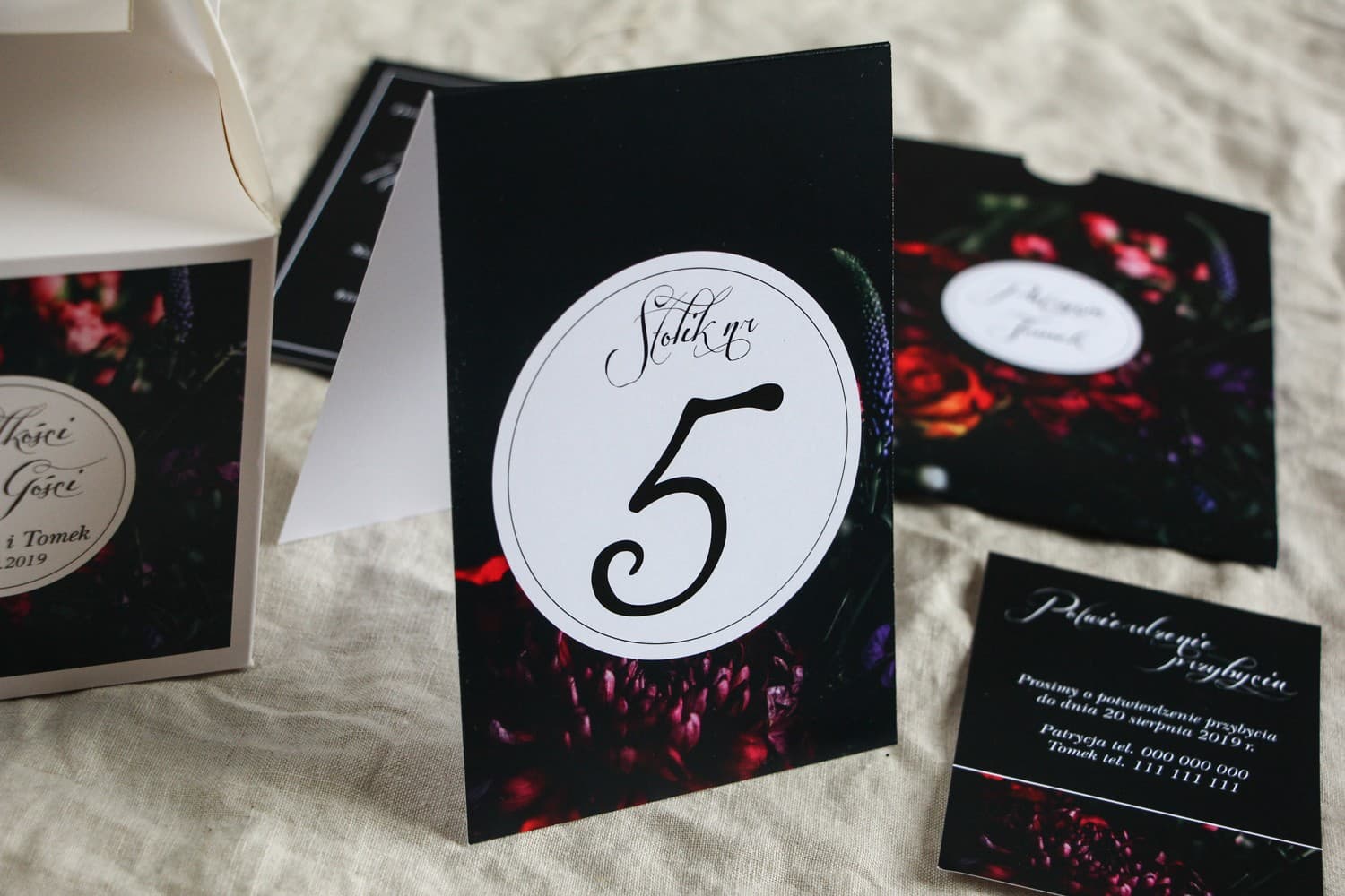 Eleganckie Numery na Stół z Piwoniami | Botaniczne Numerki Weselne | Botanik nr 5