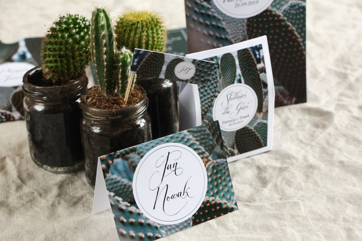 Winietki Ślubne Botanik nr 4 – Wizytówki na Stół z Motywem Kaktusa