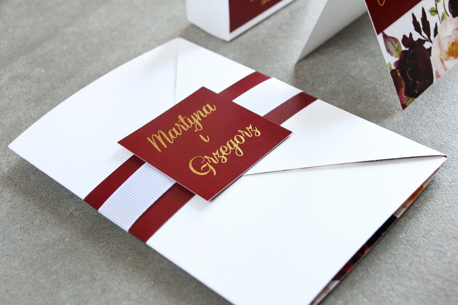 Zaproszenia ślubne bordowe złocone z motywem białych peonii – Lotaro nr 3 - 2