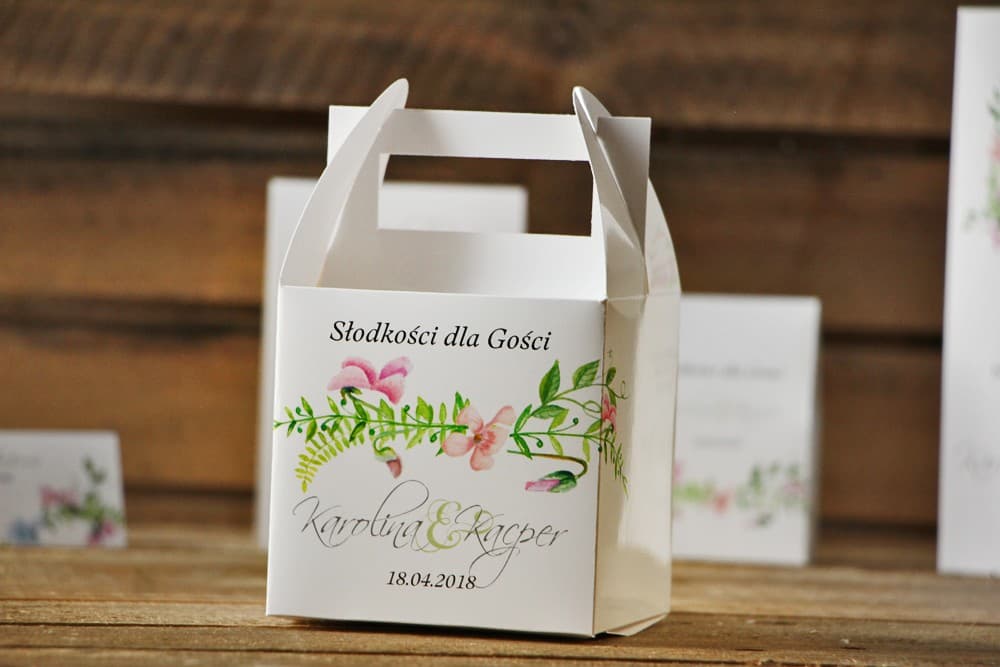 Kwadratowe Pudełka na Ciasto Weselne z Fiołkami i Personalizacją | Opakowania na Słodkości dla Gości | Akwarele nr 4