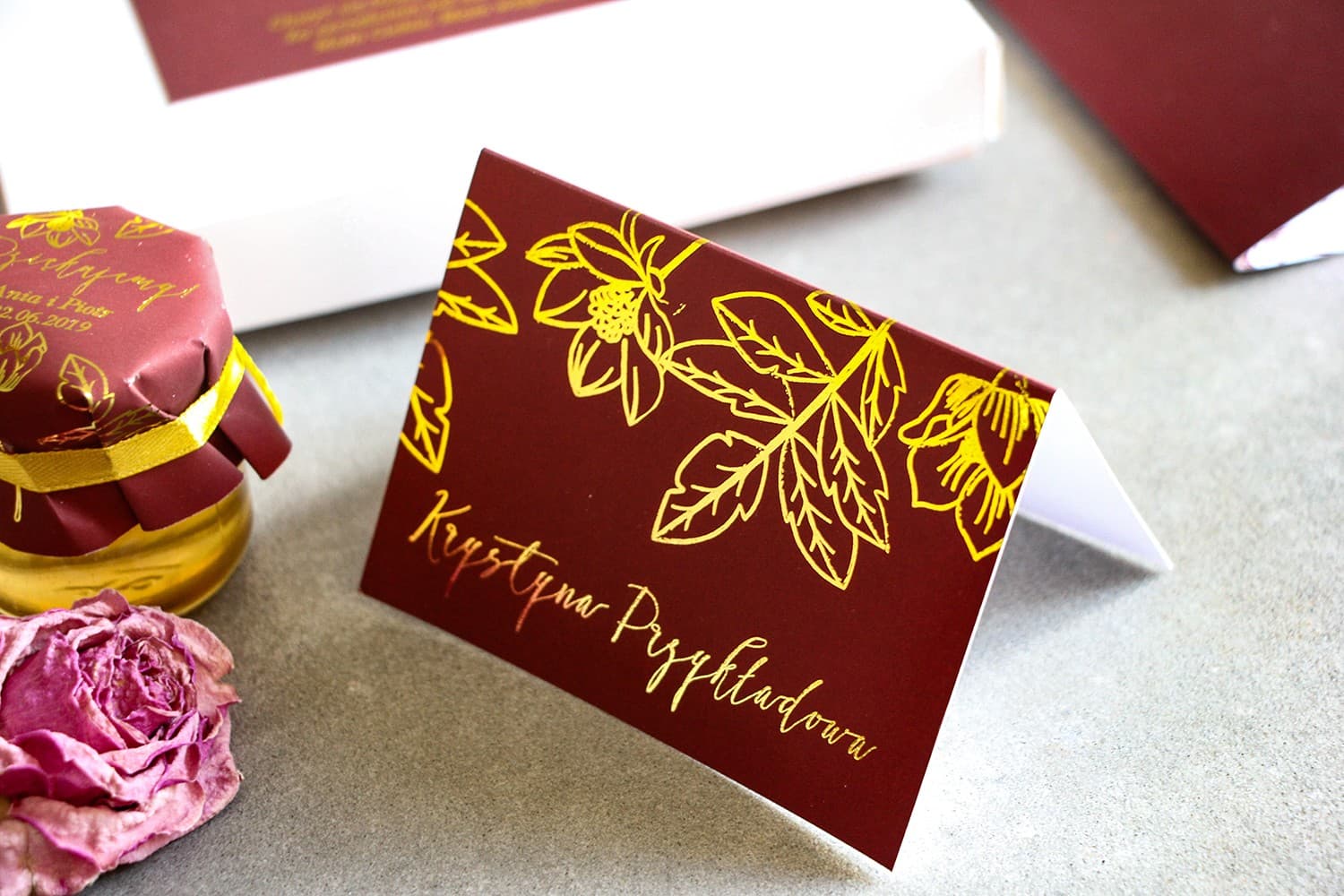 Winietki Ślubne Szafir nr 3 – Wizytówki na Stół Glamour ze Złoconymi Gałązkami