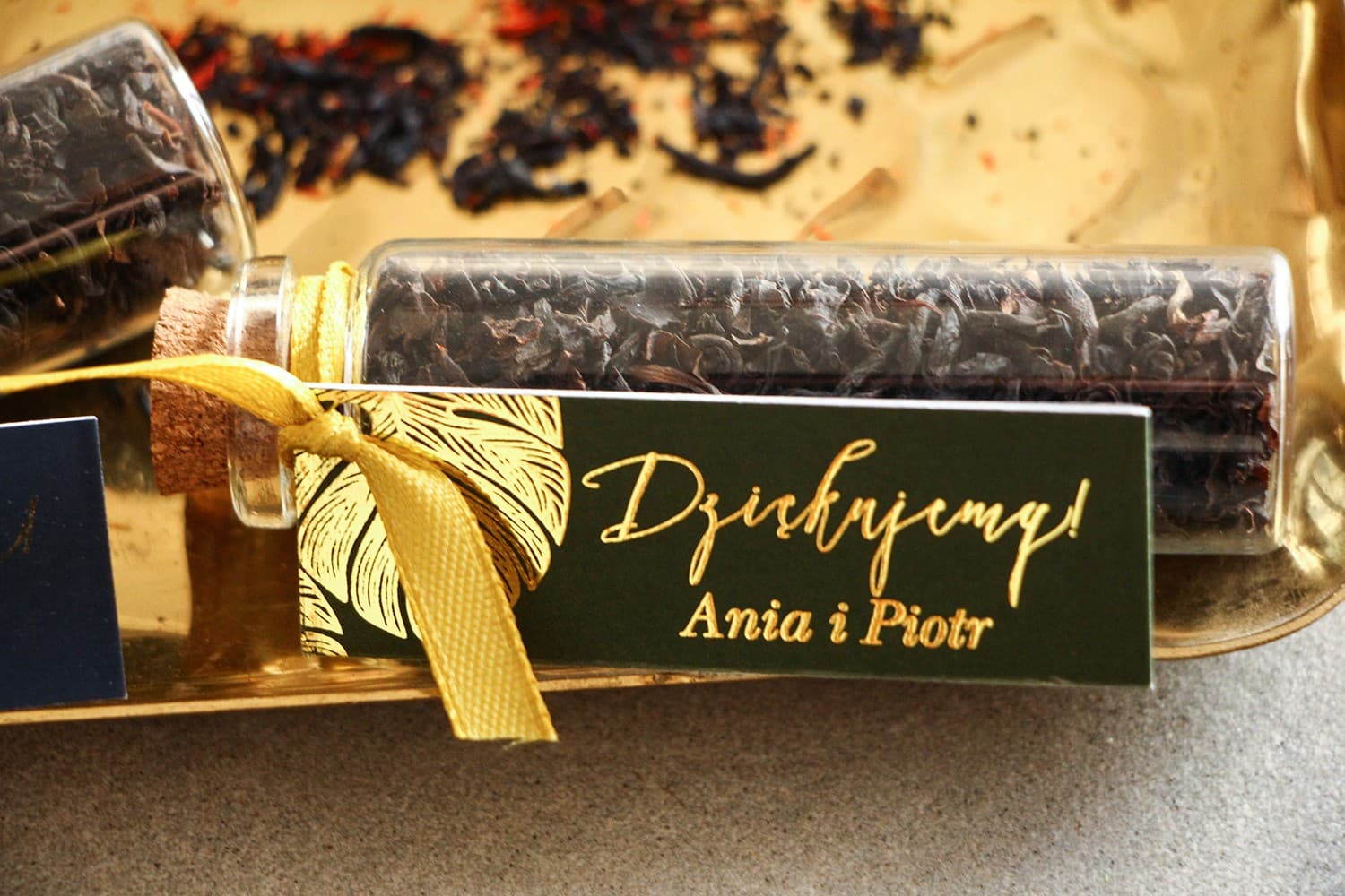 Buteleczka z Herbatą Podziękowanie dla Gości Złocone Liście | Upominki Weselne Glamour | Szafir nr 1