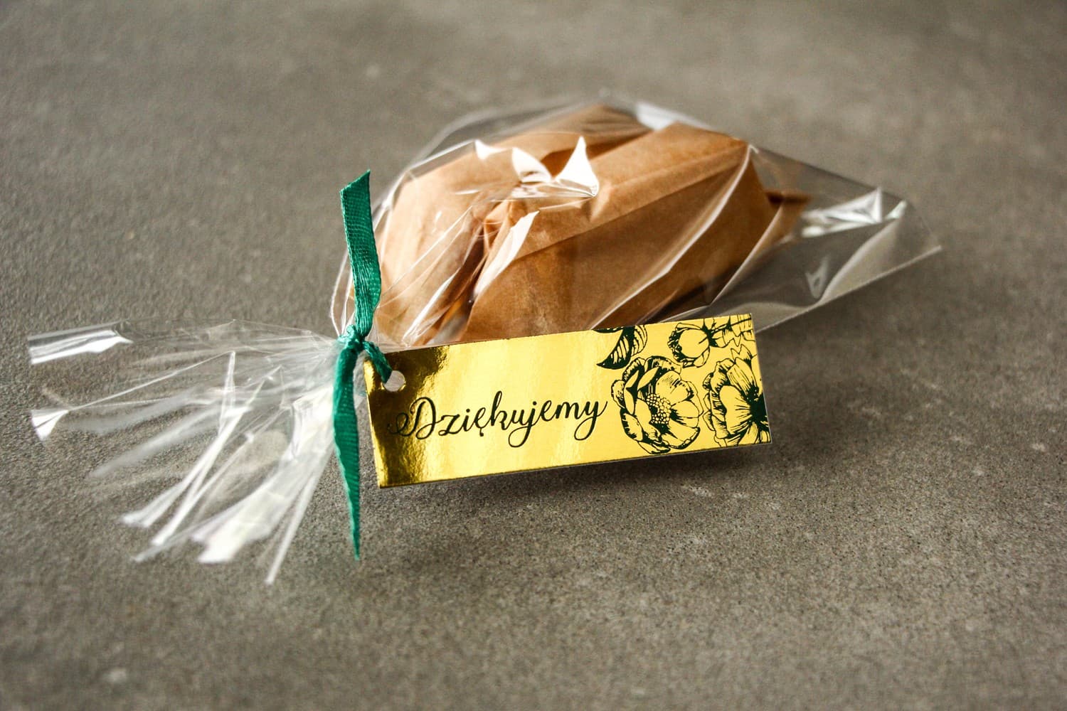 Słodkie Krówki Podziękowania dla Gości ze Złoconą Przywieszką | Eleganckie Krówki Weselne | Brilant nr 3