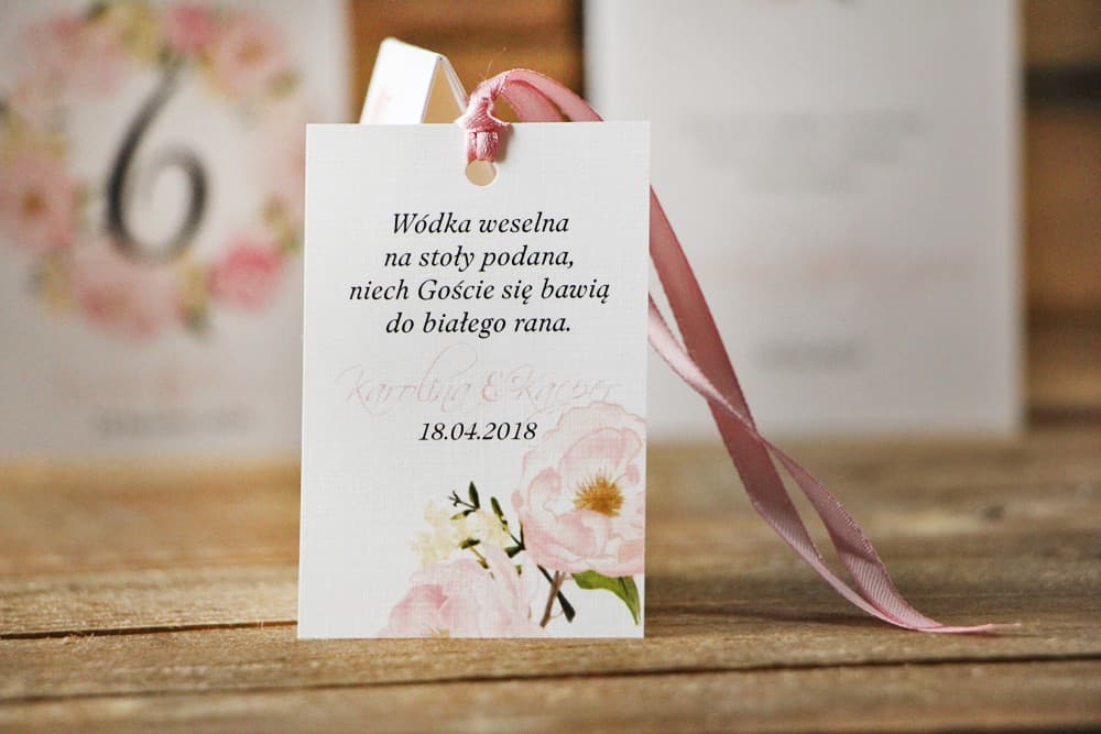 Akwarelowe Zawieszki na Alkohol, Piwonie Pudrowy Róż, Personalizowane | Zawieszki na Wódkę Weselną, Przywieszki | Akwarele nr 8