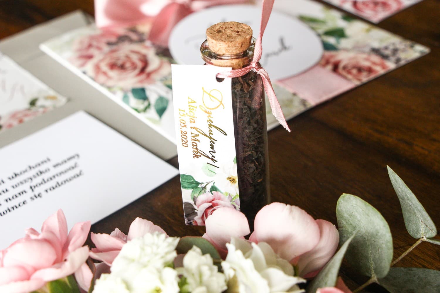 Buteleczka z Herbatą, złocona przywieszka z różą | Eleganckie Podziękowania dla Gości Weselnych | Soreli nr 3