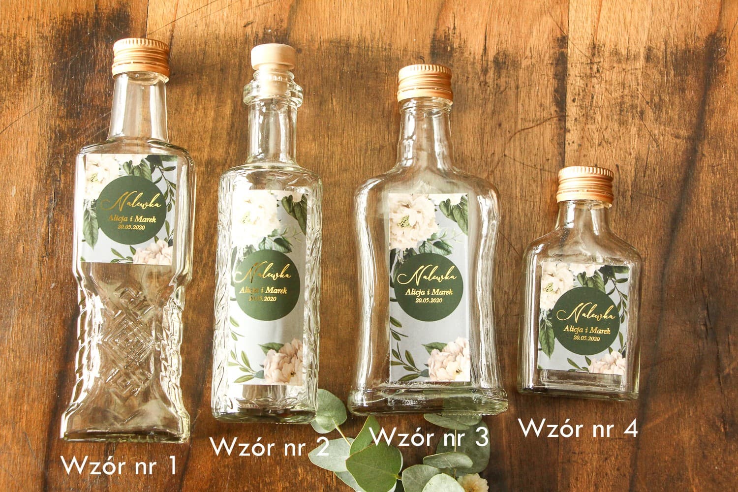 Złocone buteleczki na nalewki dla gości z piwoniami - Soreli 1