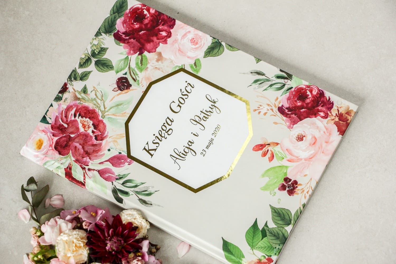 Elegancka Księga Gości z Kwiatami i Złoceniami | Personalizowana Księga Gości Weselnych A4 | Lotus Nr 2