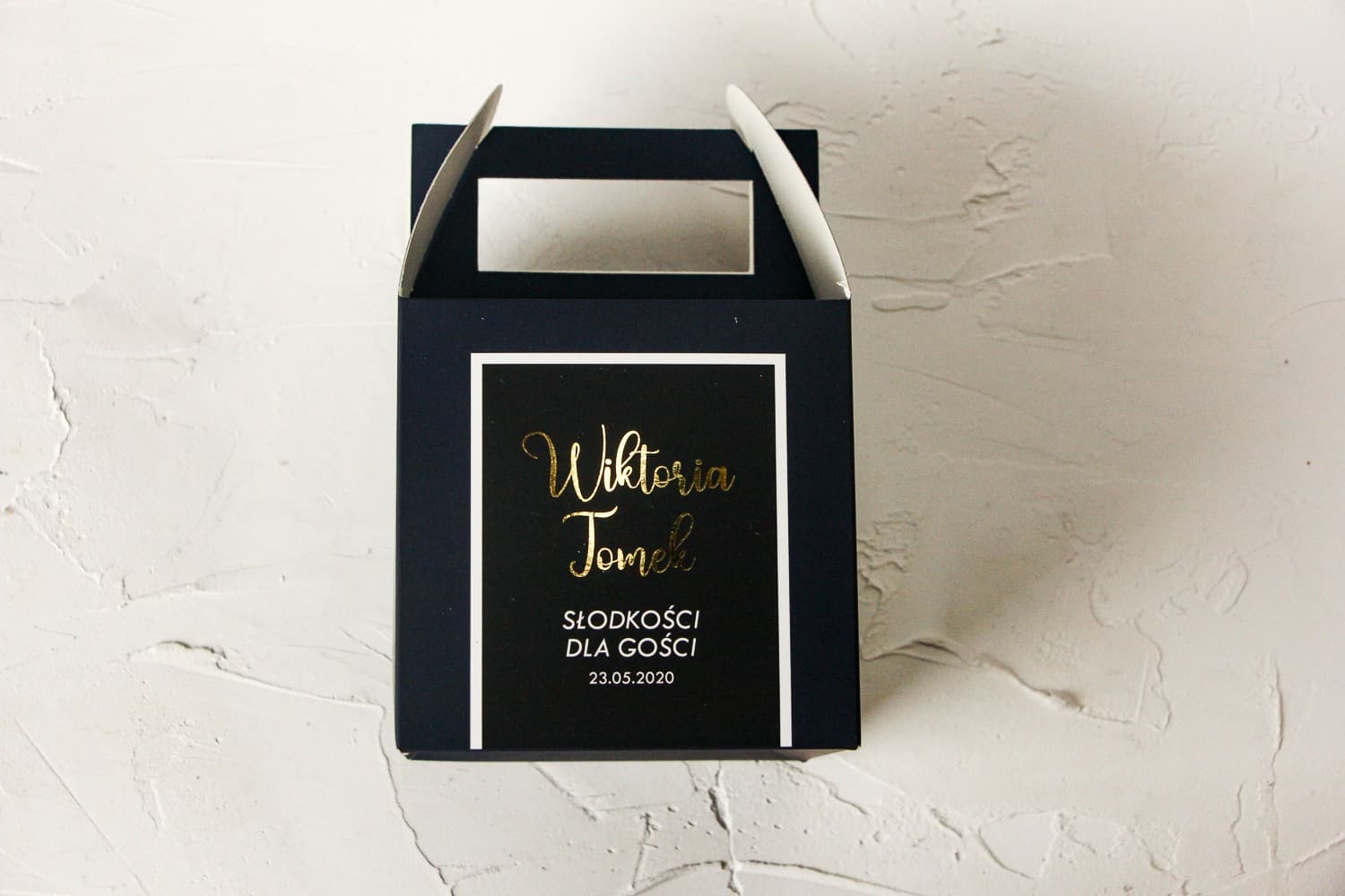 Eleganckie pudełko na ciasto weselne granatowe ze złoceniem | Opakowanie dla gości | Emerald nr 1