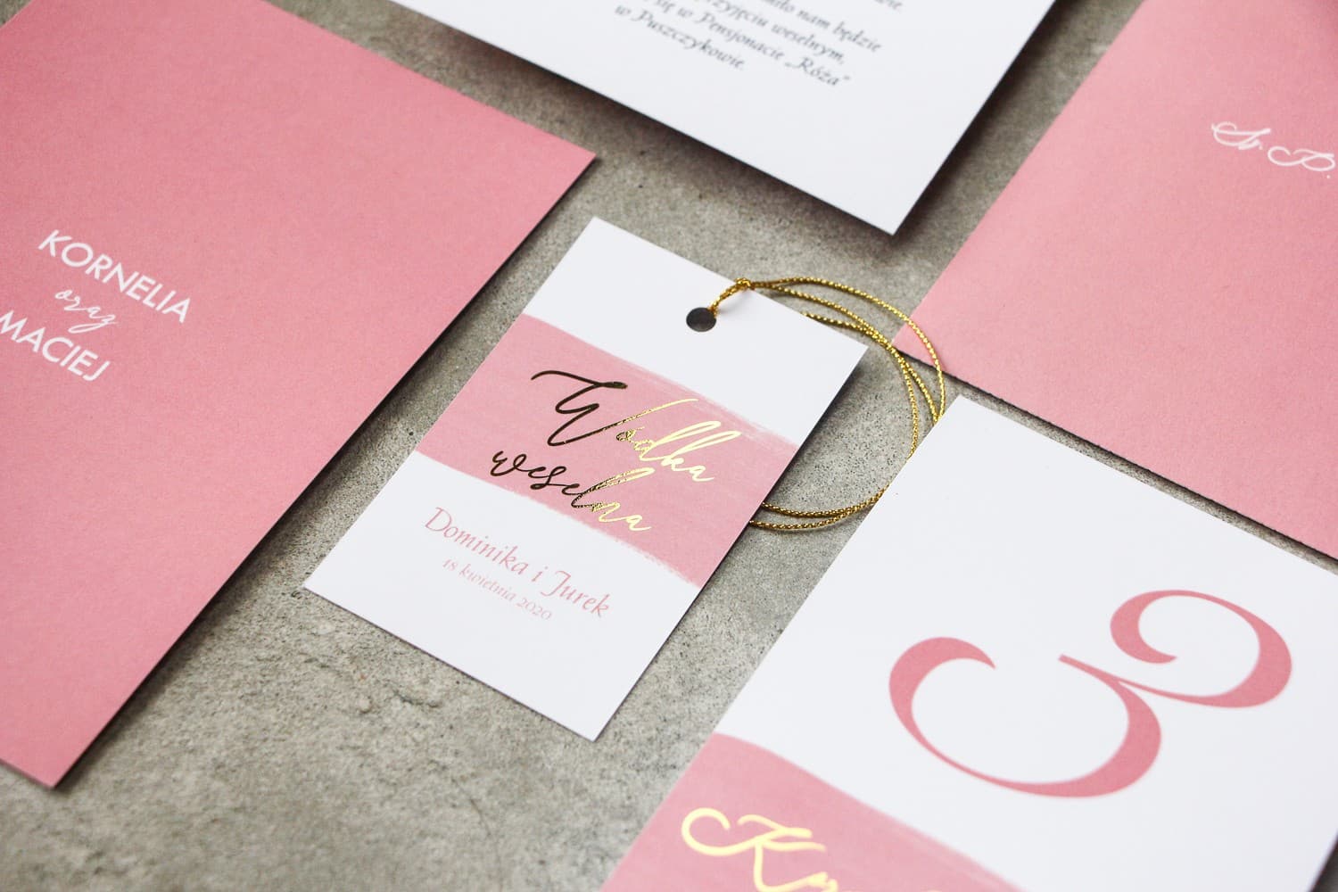 Złocone Zawieszki na Alkohol Różowa Akwarela | Eleganckie Przywieszki na Wódkę Weselną | Verte nr 2