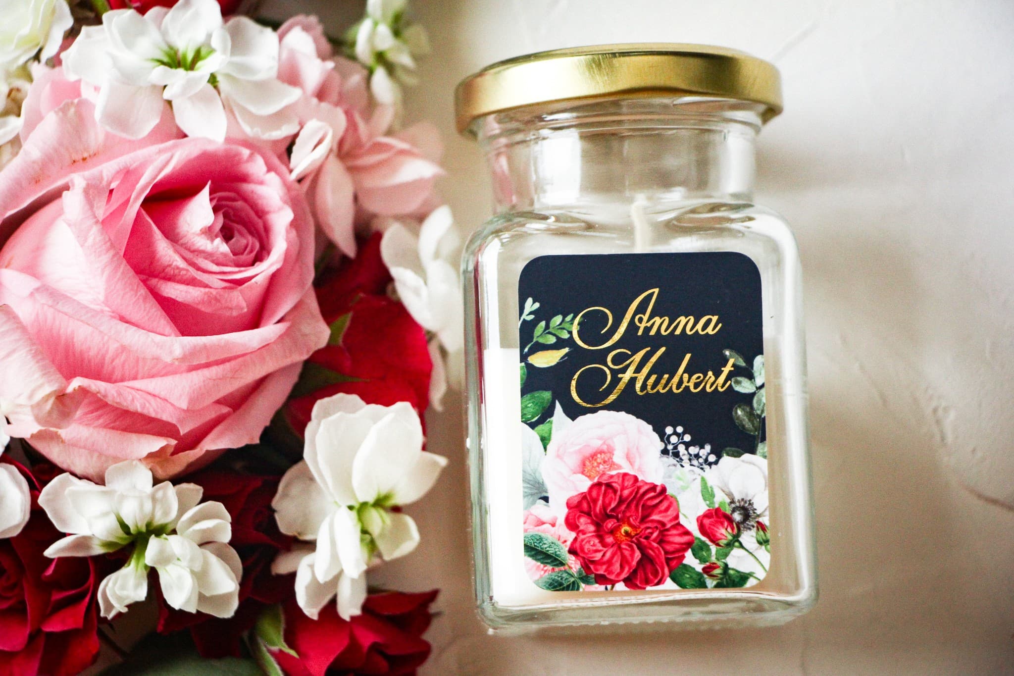 Świeczka Sojowa Szafirowe nr 4 – Podziękowanie dla Gości z Piwonią