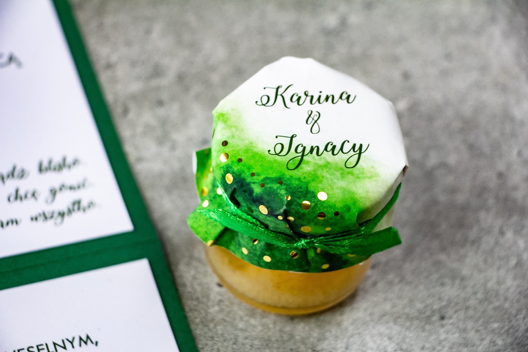 Polski Miód w Słoiczku Bakarto nr 4 – Elegancki Upominek z Zielenią i Złoceniem