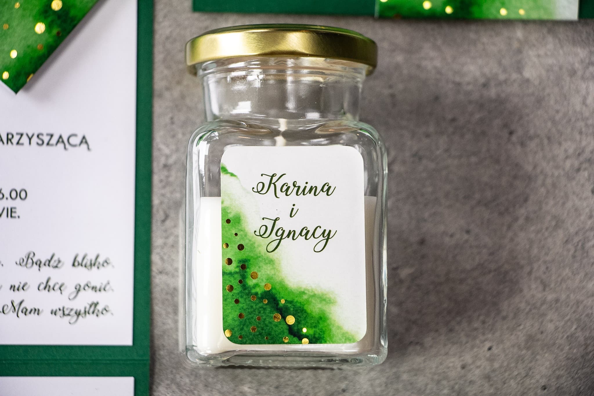 Naturalna Świeca Zapachowa Bakarto nr 4 – Podziękowanie dla Gości w Butelkowej Zieleni