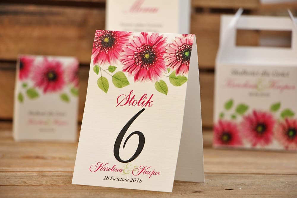 Stojące Numerki na Stół Weselny Akwarelowe Różowe Gerbery | Numery na Stoły Weselne, Oznaczenia Stołów | Akwarele nr 20
