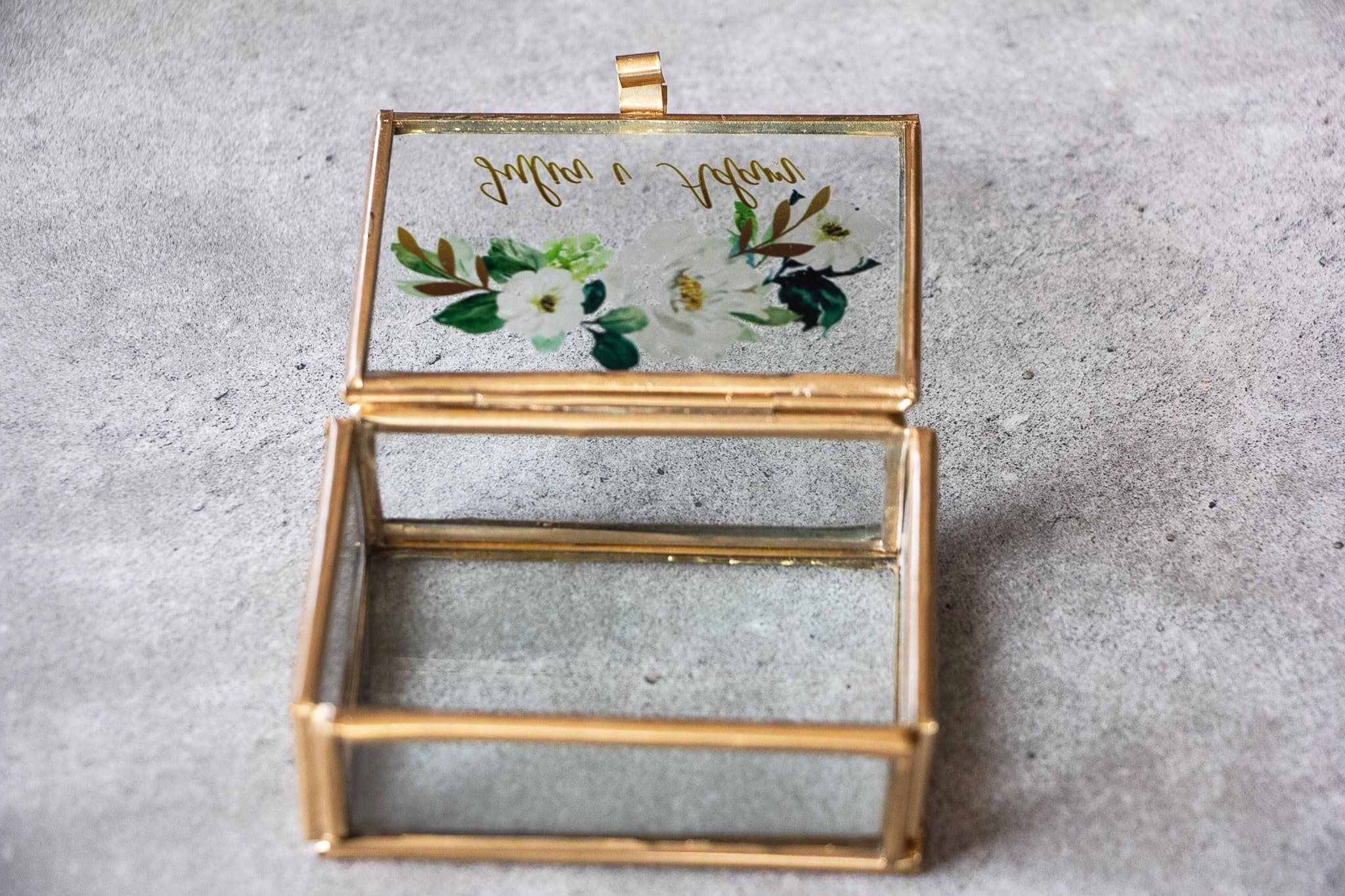 Szklana Szkatułka na Obrączki Glamour Złota | Pudełko Ślubne z Białymi Kwiatami | Rubin nr 1 - 2