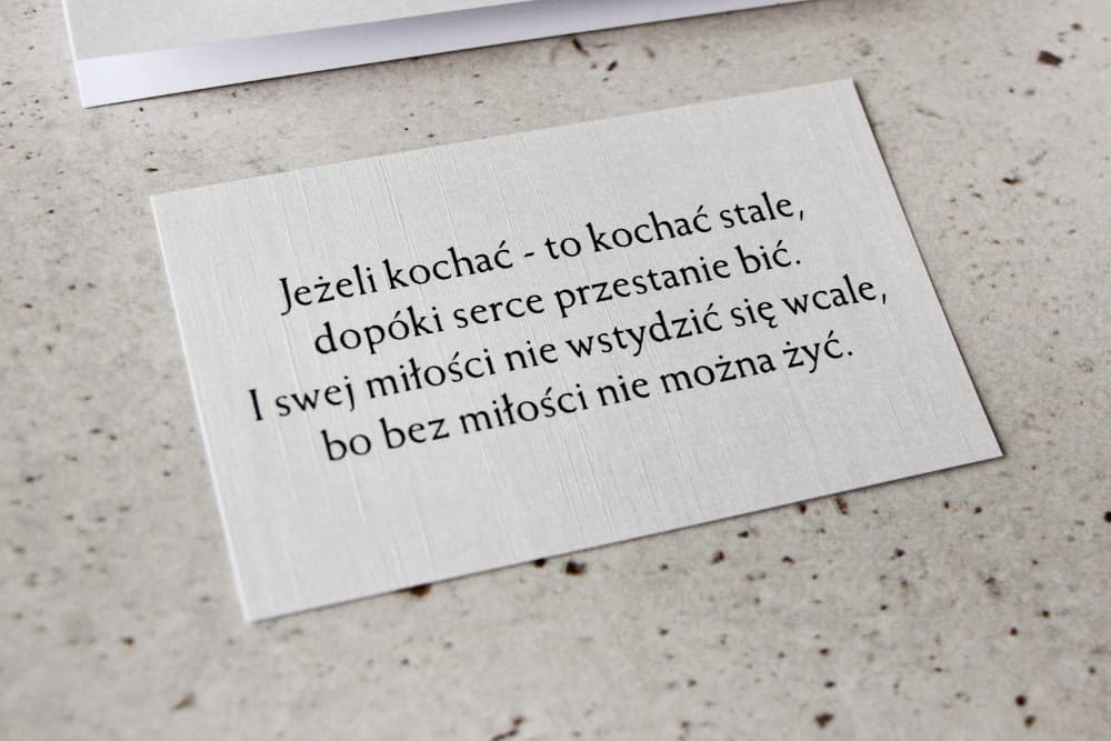 Elegancki Bilecik na Papierze Perłowym z Fakturą Lnu | Wkładki i Karty Informacyjne do Zaproszeń Ślubnych | Amaretto perłowy Len
