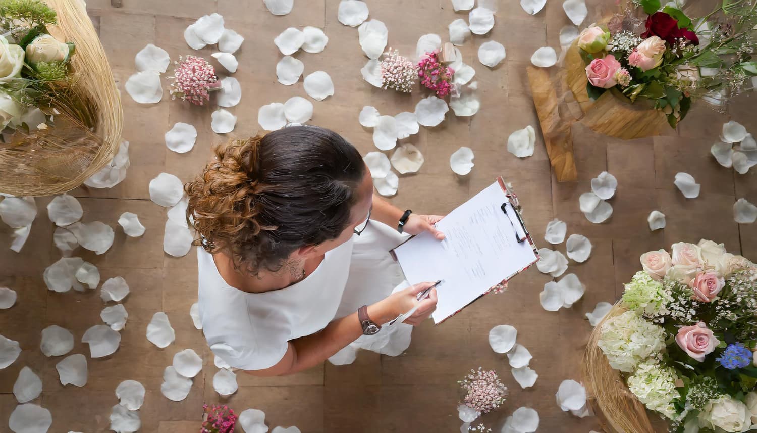 Harmonogram dnia ślubu i wesela – jak zaplanować krok po kroku przebieg uroczystości