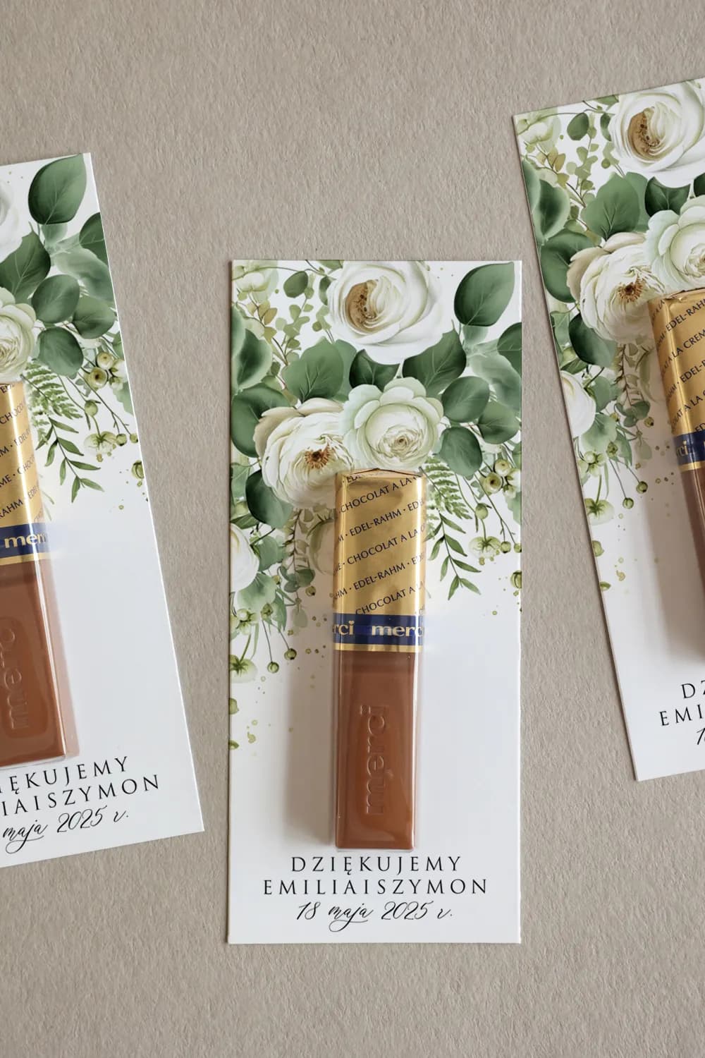 Podziękowanie Merci z białymi kwiatami, zielone liście | Eleganckie podziękowania dla gości | Impresja nr 10