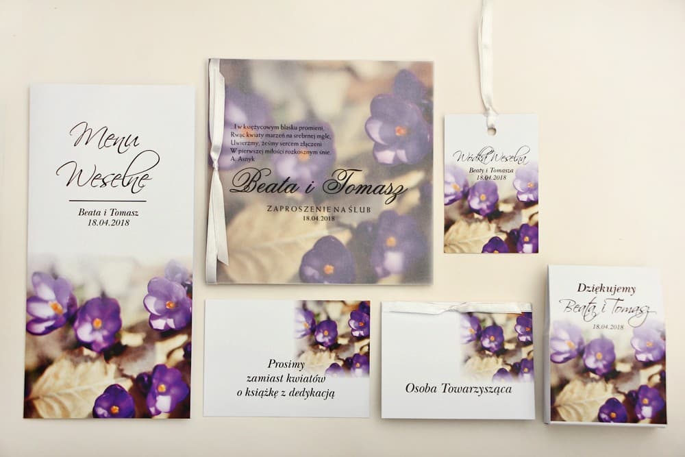 Próbki Zaproszeń Ślubnych z Kalką, Fioletowe Krokusy | Zestaw Papeterii Ślubnej | Elegant nr 26