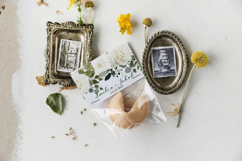 Podziękowania dla gości: Dlaczego warto postawić na ciasteczka z wróżbą?